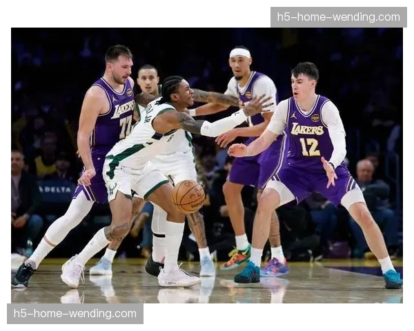 湖人防守轮转速度偏慢，三核心同时在场时防守效率暴跌